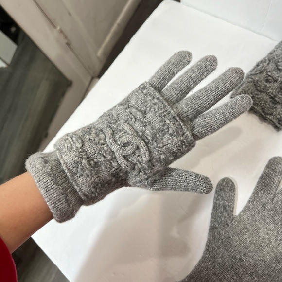 Chanel Gray 3 in 1 Fingerless & Finger Cashmere Silk Knit Tweed Gloves - Picture 5 of 12